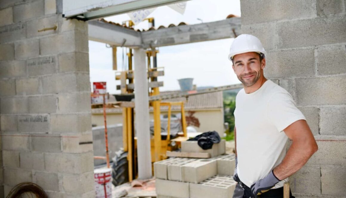 Handwerker vor Rohbau